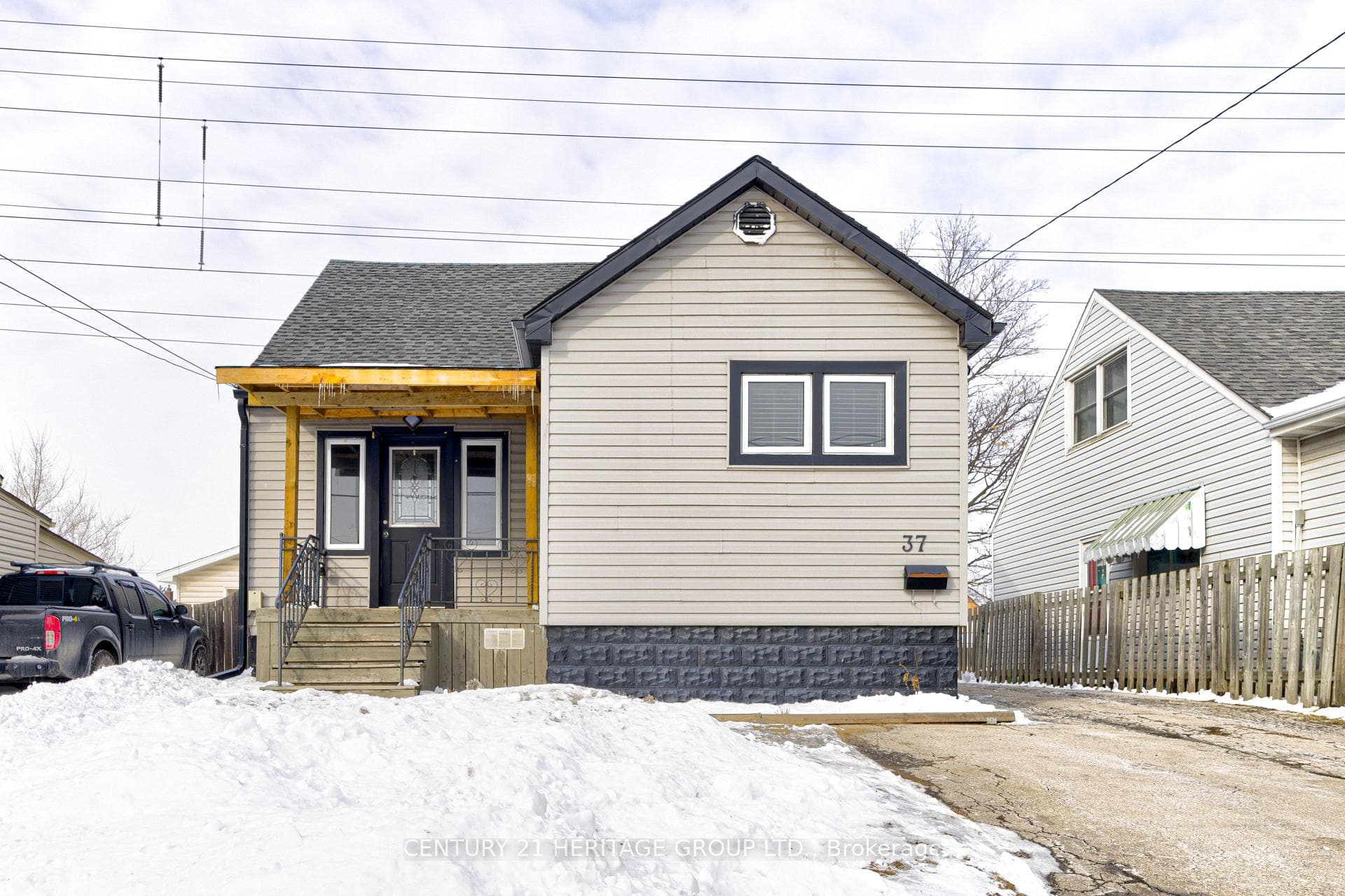 37 Selkirk Avenue photo 5