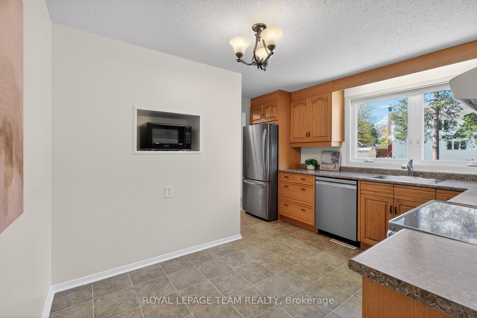 21 Lindhurst Crescent photo 18
