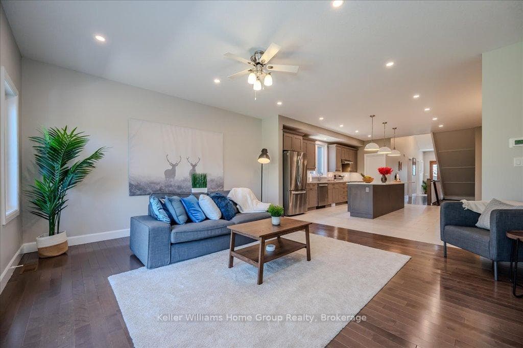 479 St George Street photo 18