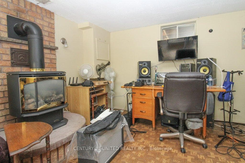 2064 7th Line photo 35