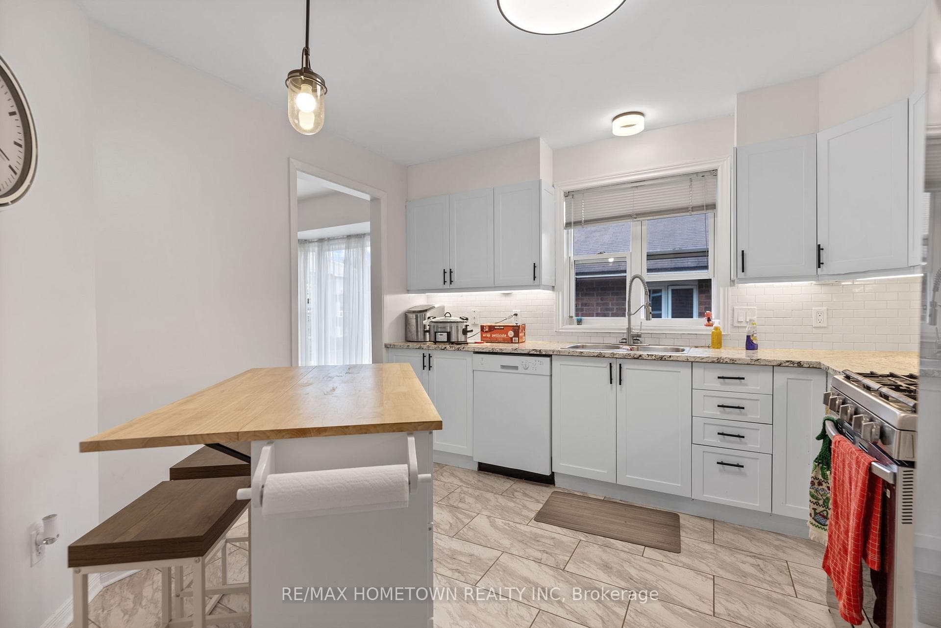 23 WILMOT YOUNG Place photo 13