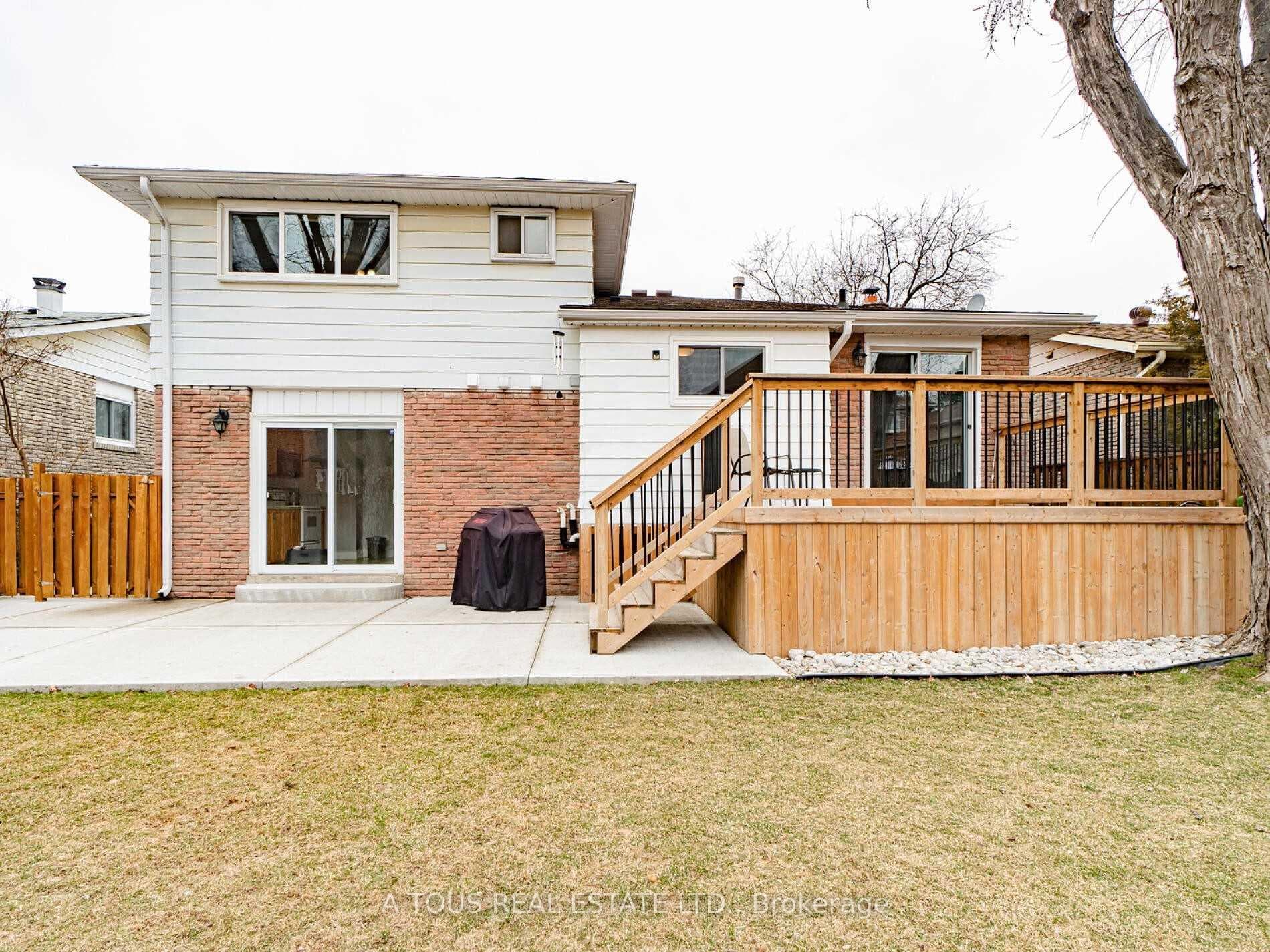 11 Edwin Drive photo 7