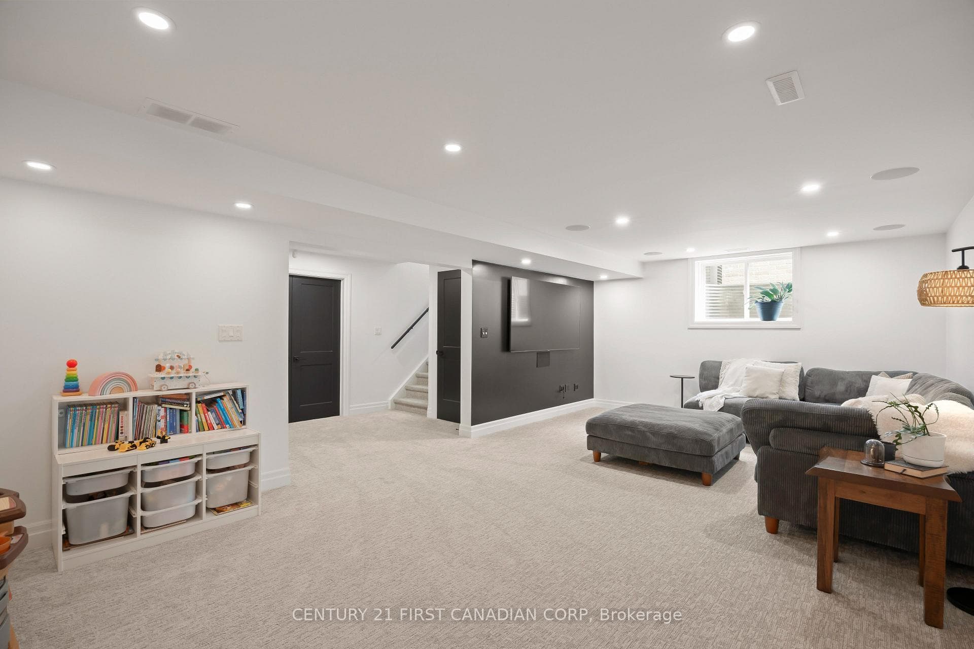 8 Oscar Davis Court photo 28