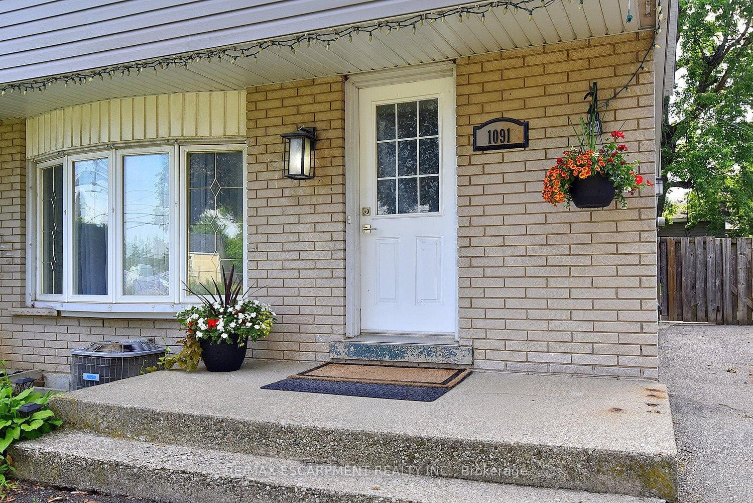 1091 Upper Wellington Street photo 4