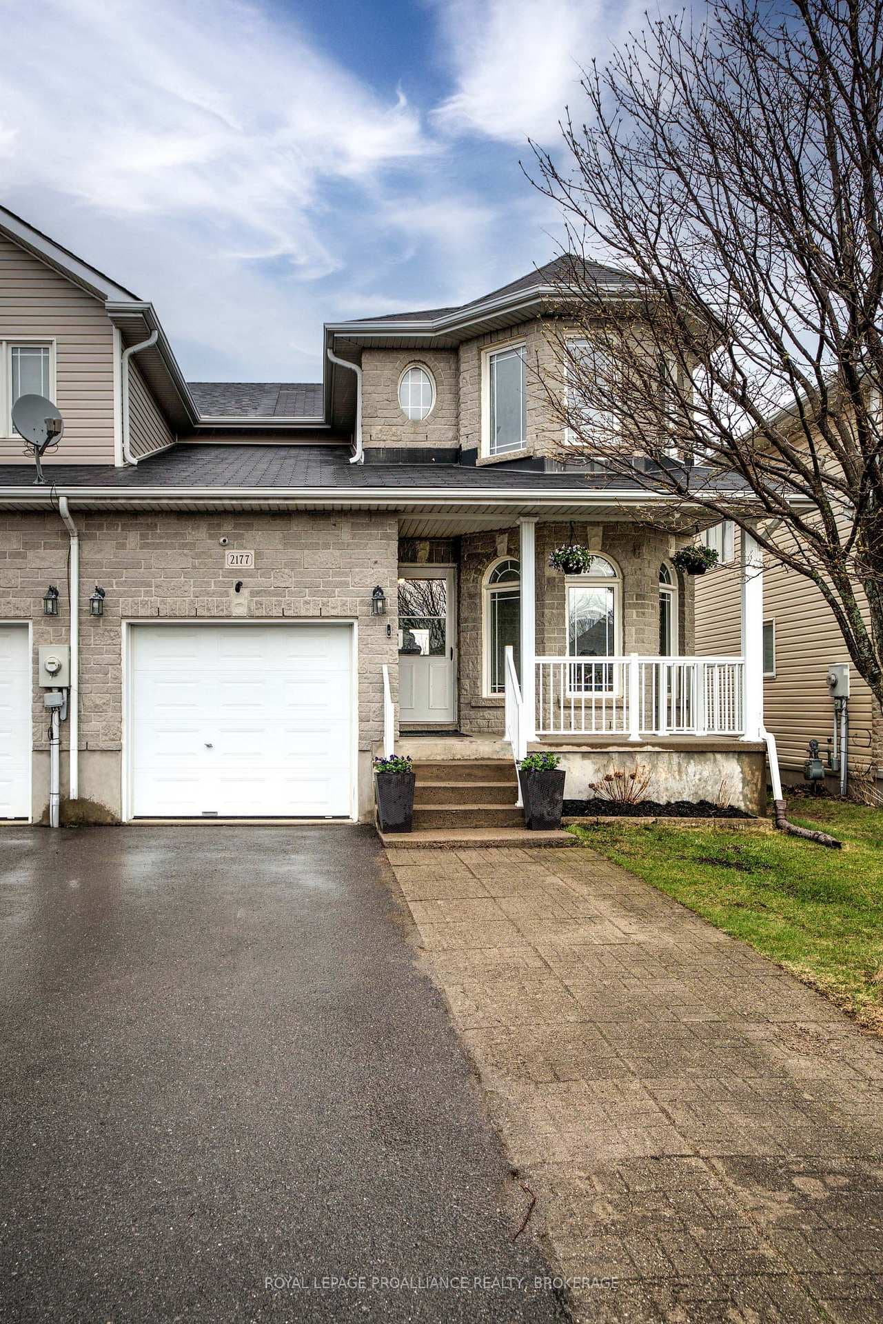 2177 Swanfield Street photo 2