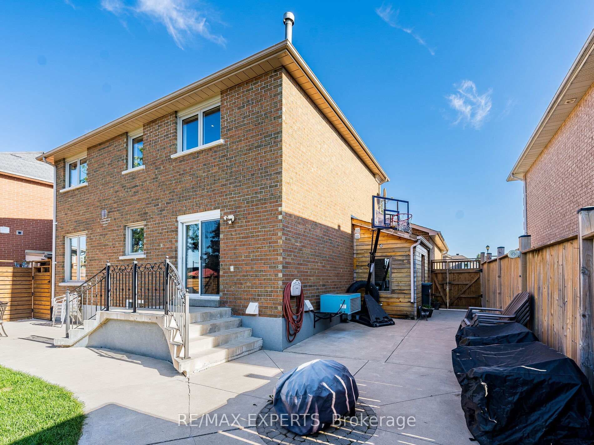 20 Foxchase Drive photo 43