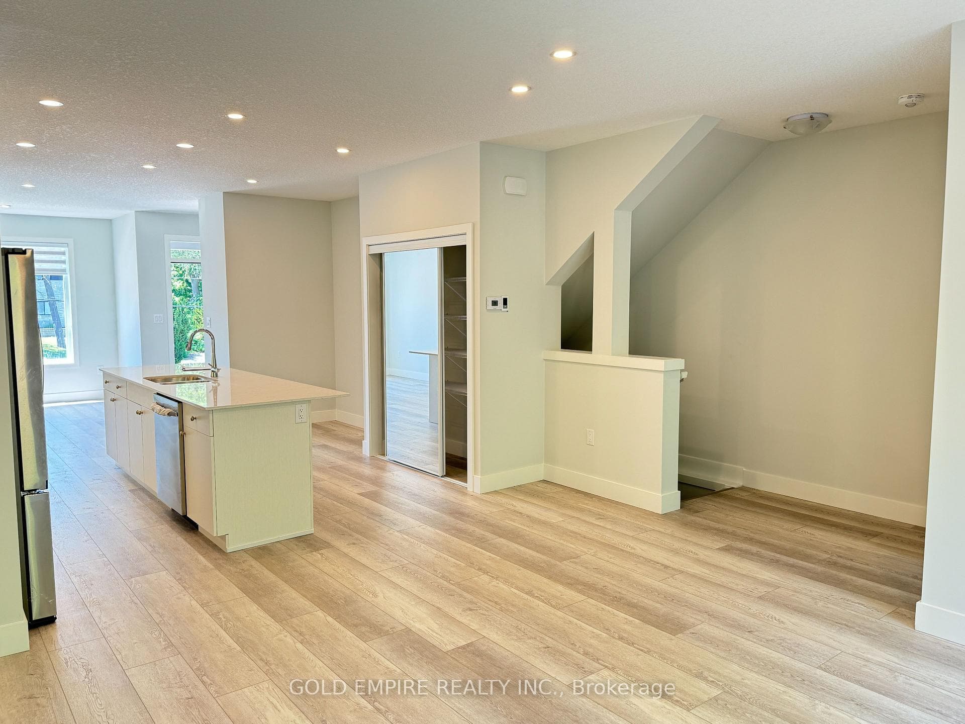 990 Deveron Crescent Unit 47 photo 13