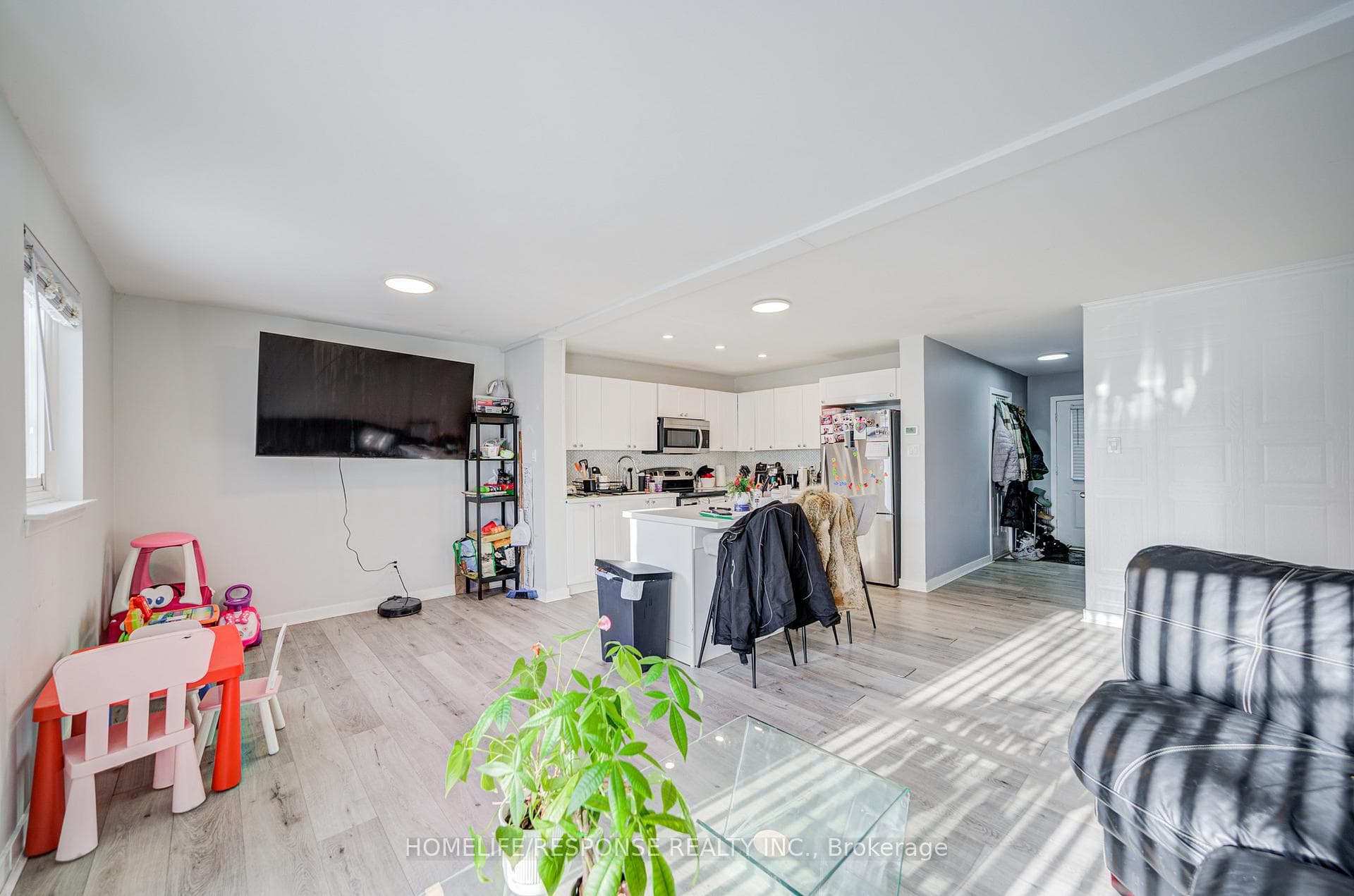 93 HANSEN Road Unit 7 photo 15