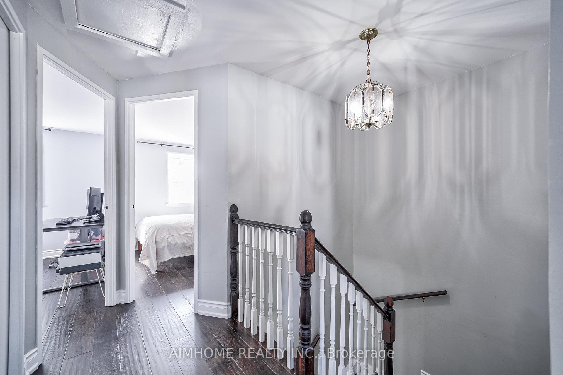 1692 John Street photo 19