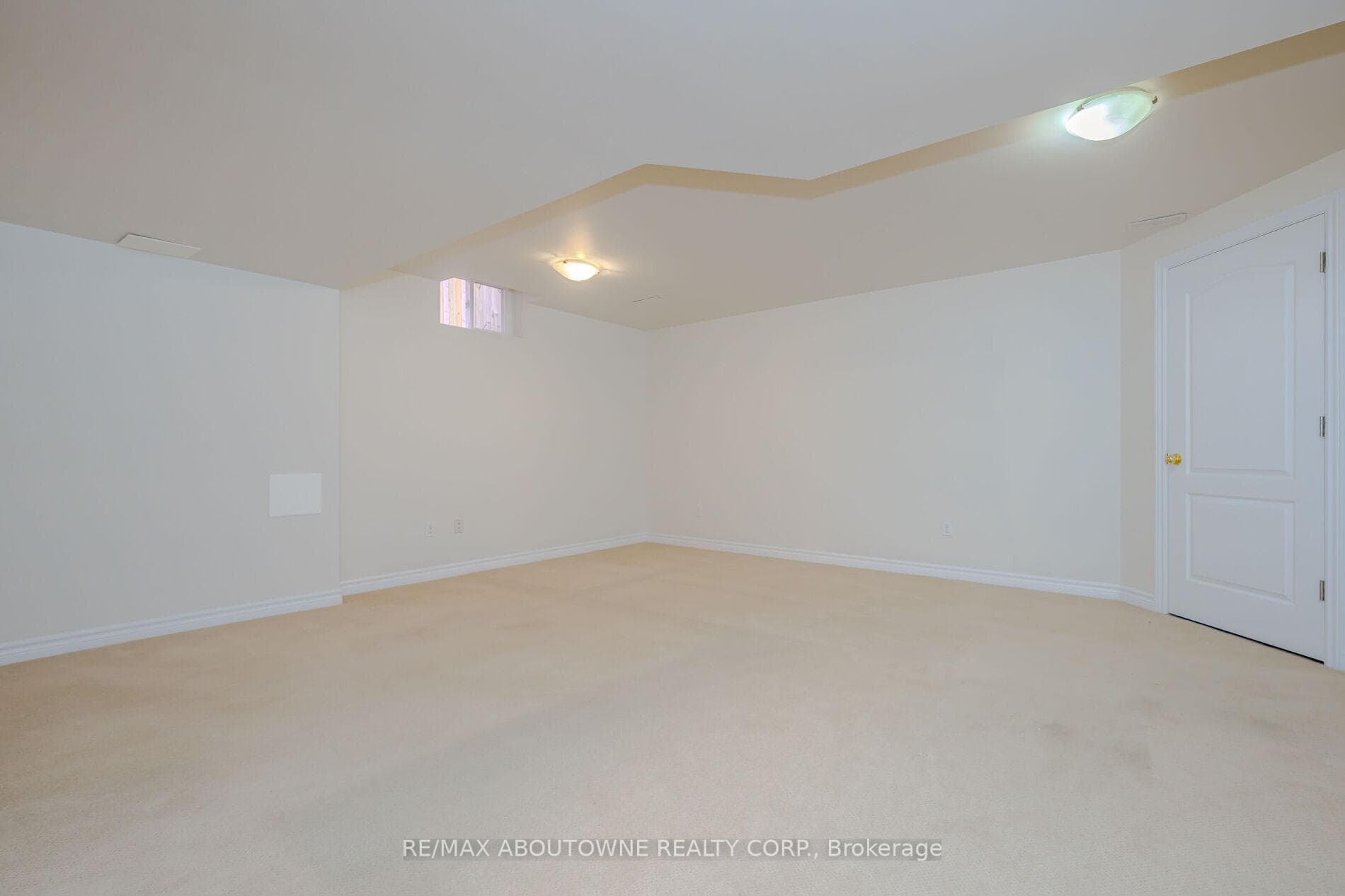 2540 Sunnyhurst Close photo 32