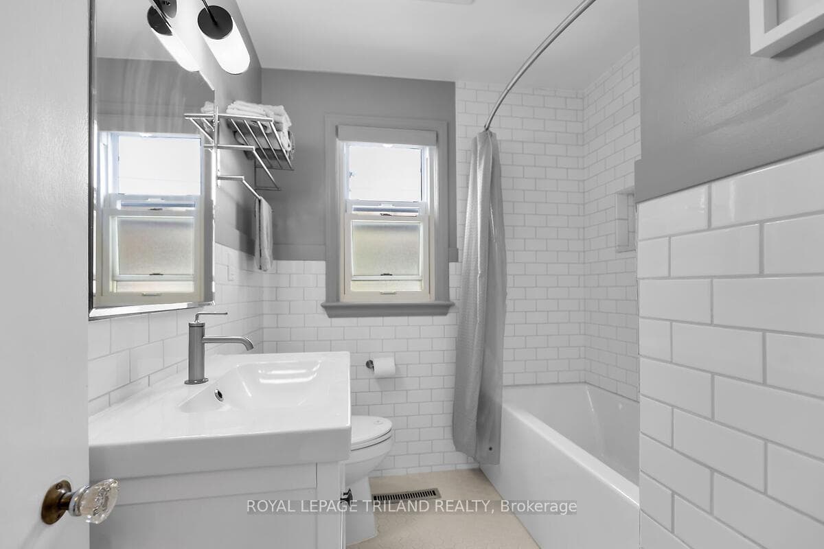 23 Cronyn Crescent photo 17