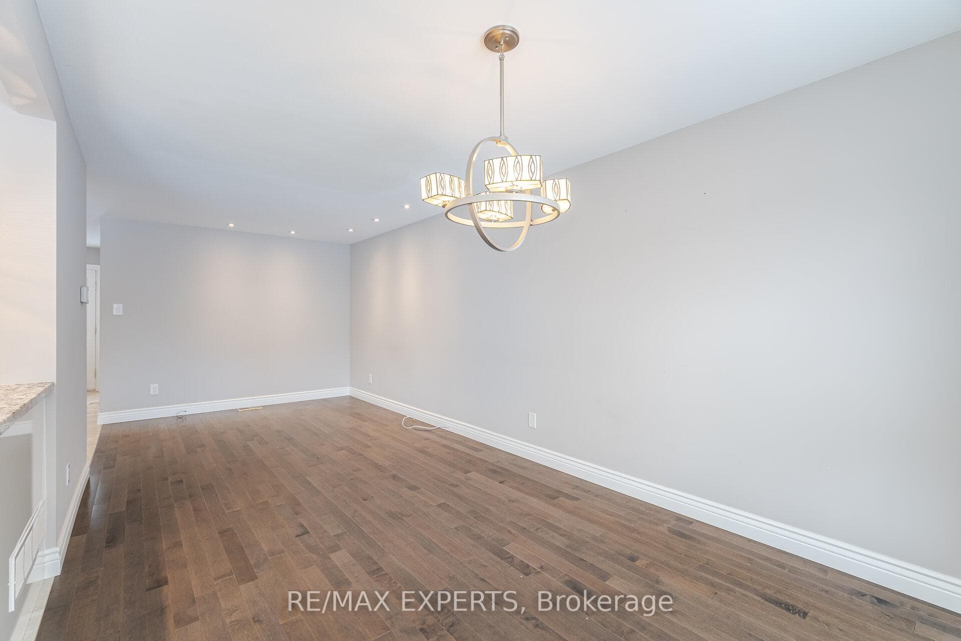 99 Greenfield Crescent photo 12
