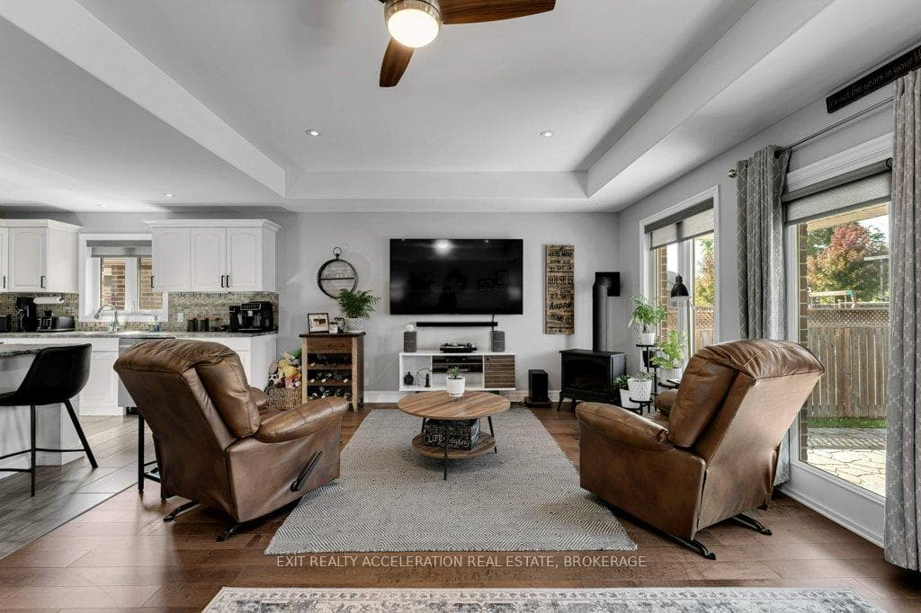 86 Hartwood Crescent photo 8
