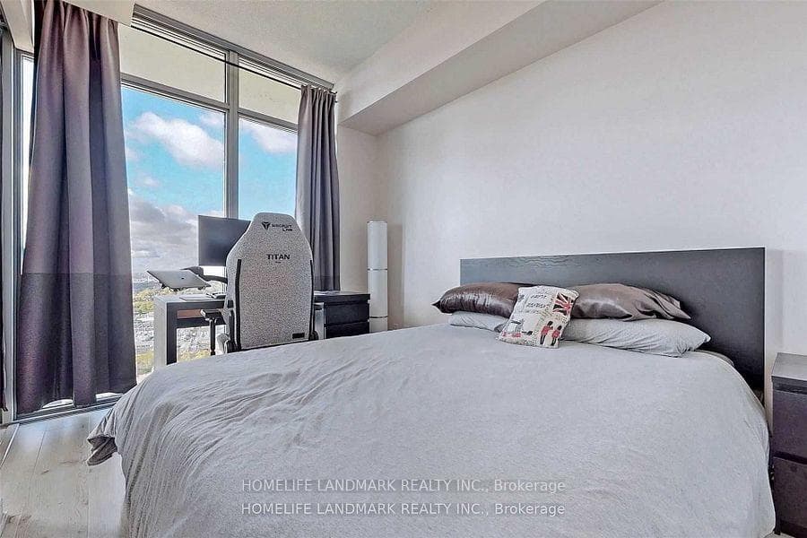 105 The Queens Way Unit 3308 photo 8