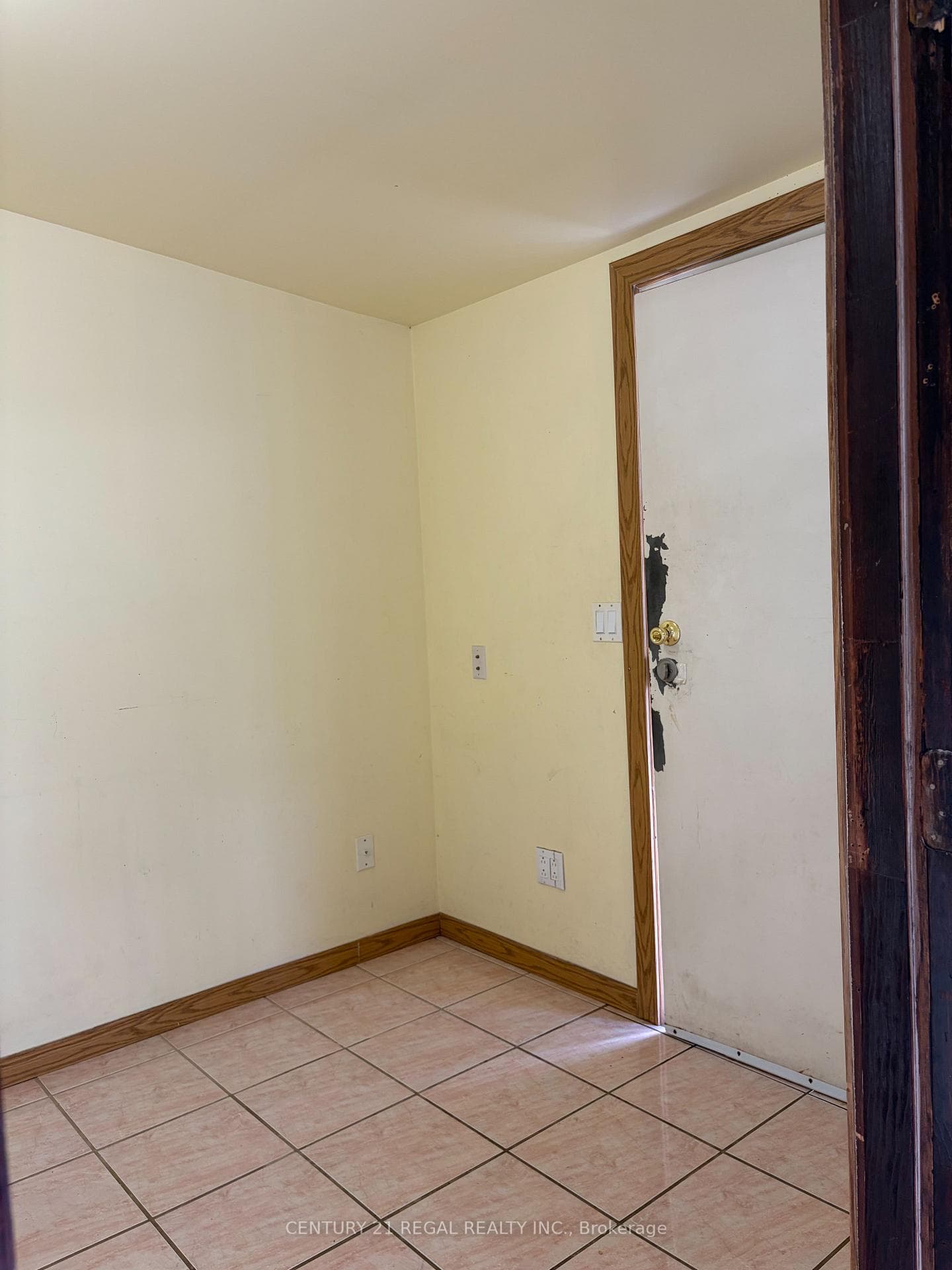 690 Jane Street photo 13
