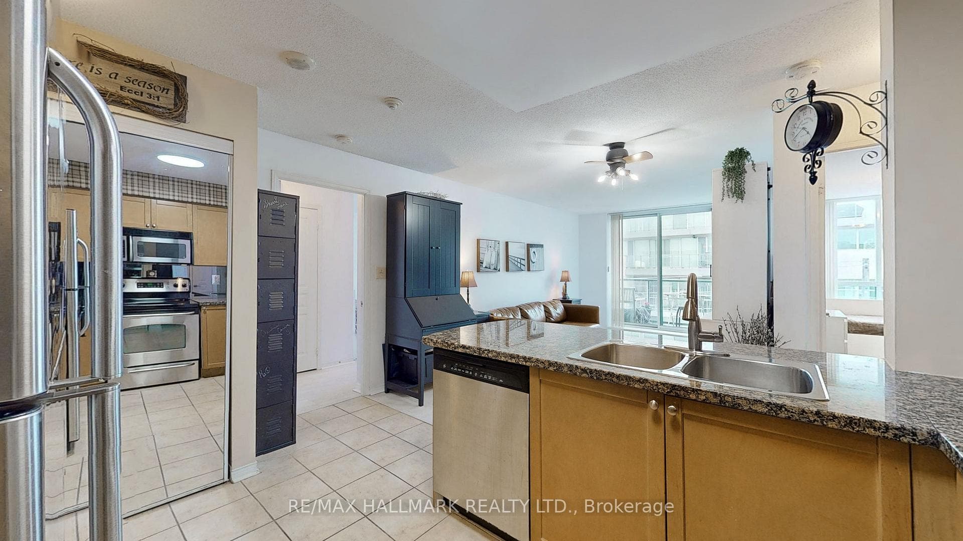 1863 Queen Street Unit 506 photo 6