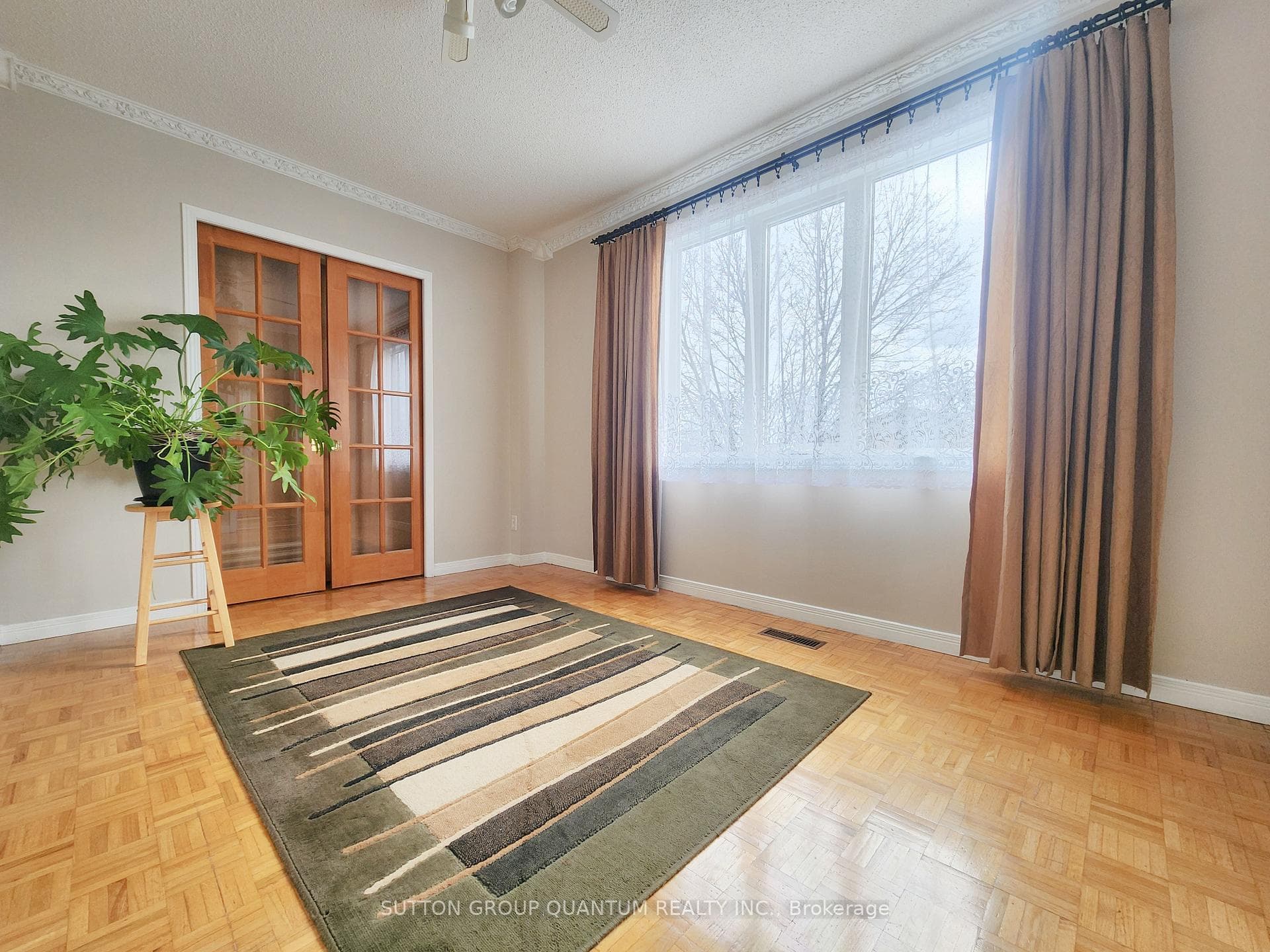 3263 Pilcom Crescent photo 11