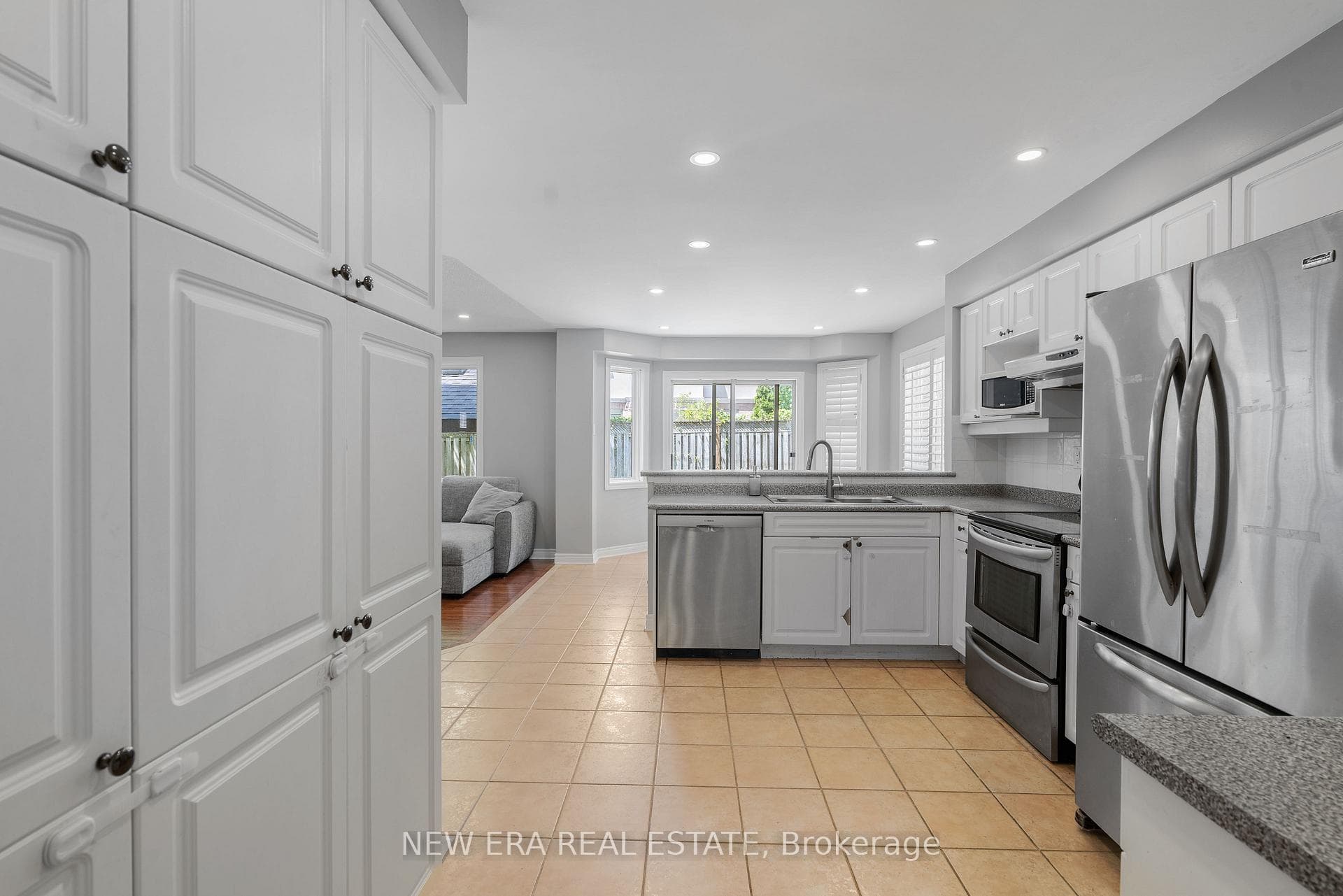 2855 Duncairn Drive photo 3