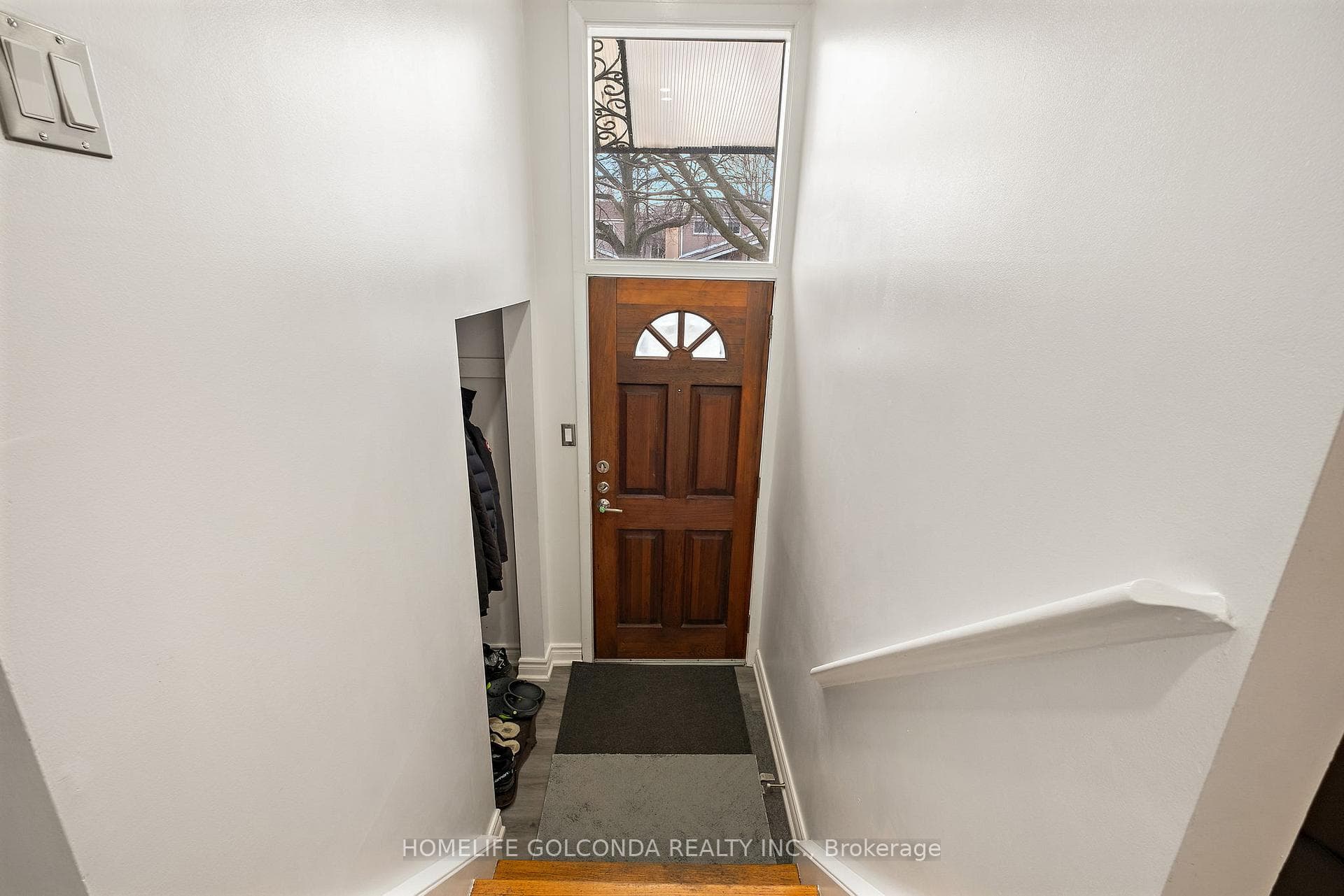 109 Elise Terrace photo 3