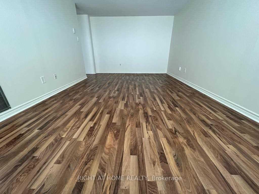 3650 Kaneff Crescent Unit 3202 photo 7
