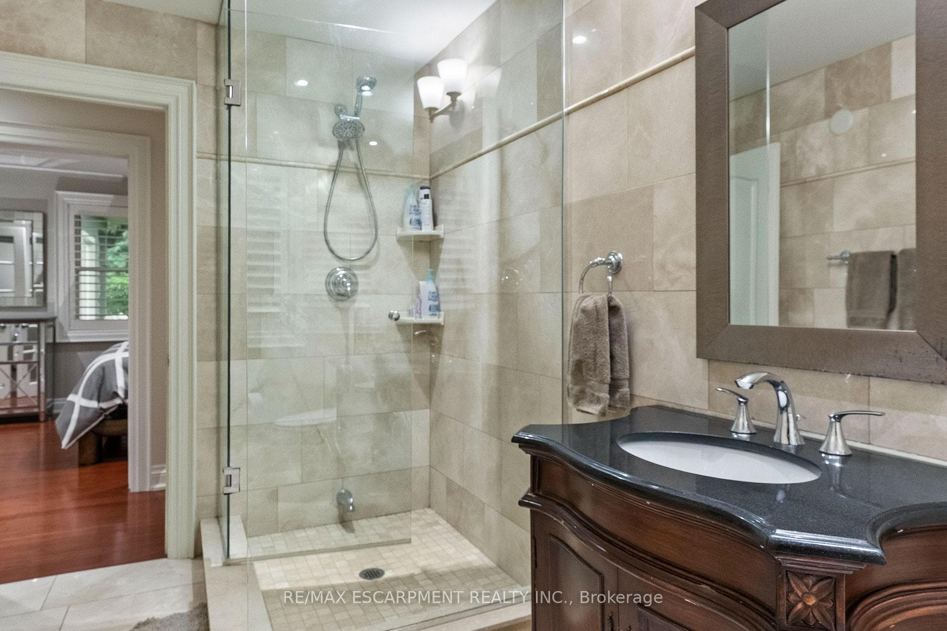 615 VANESSA Crescent photo 30
