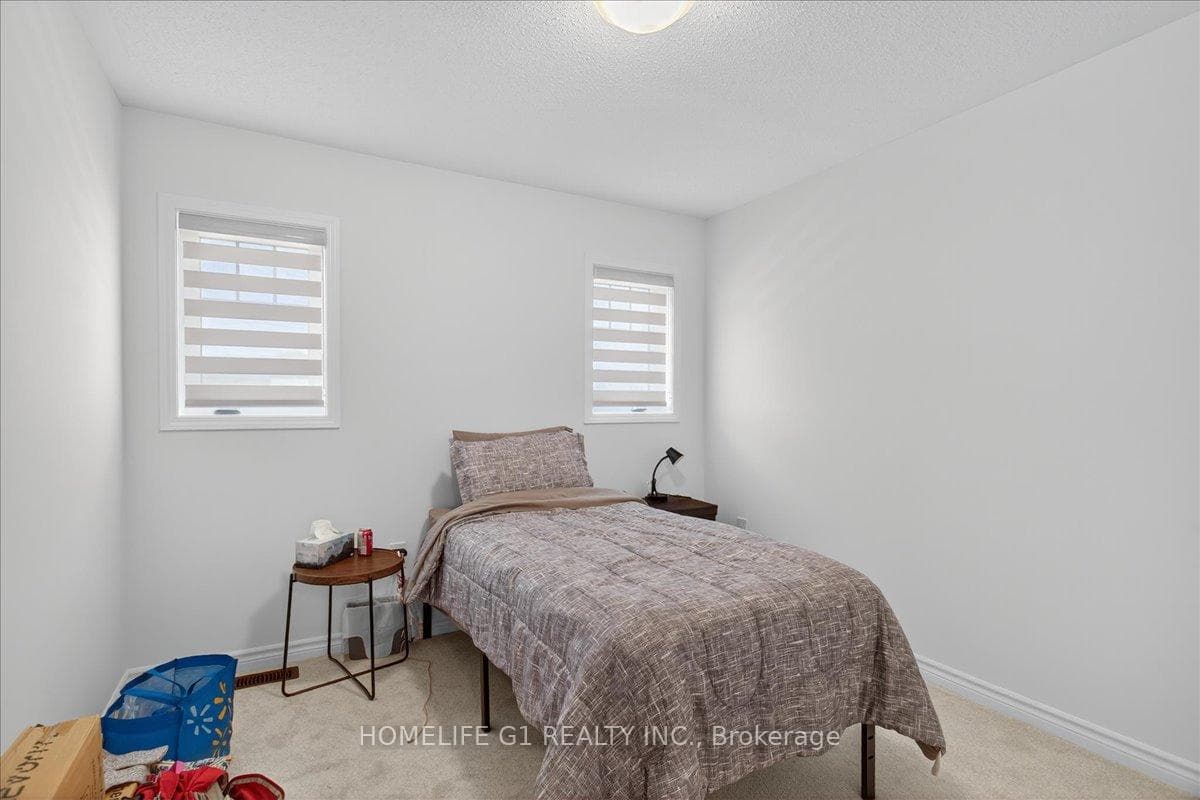 5 Dyer Crescent photo 31