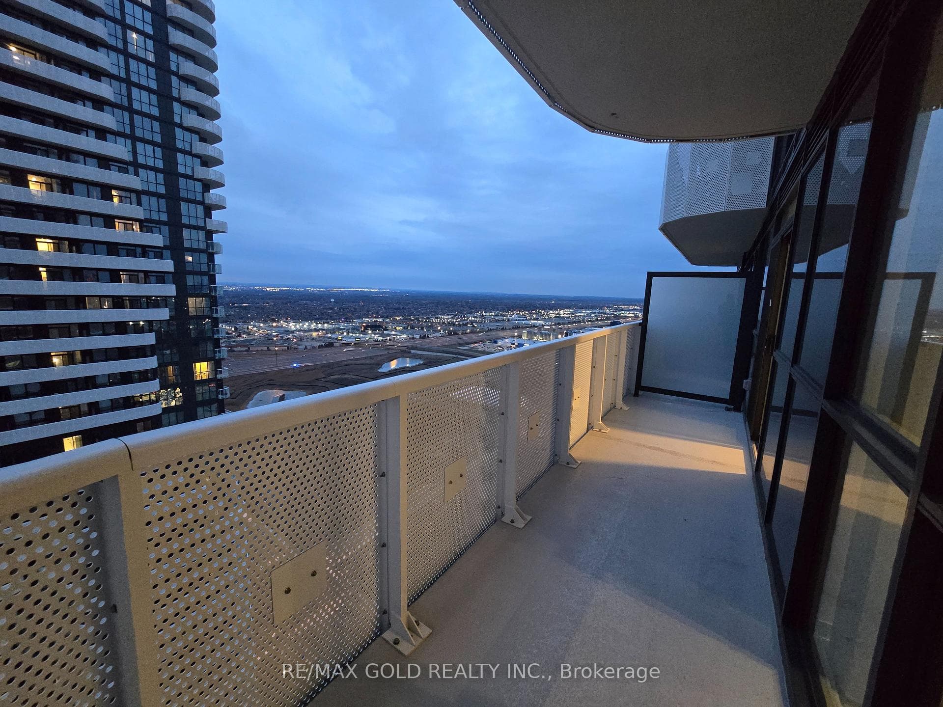 8 Interchange Way Unit 4312 photo 10