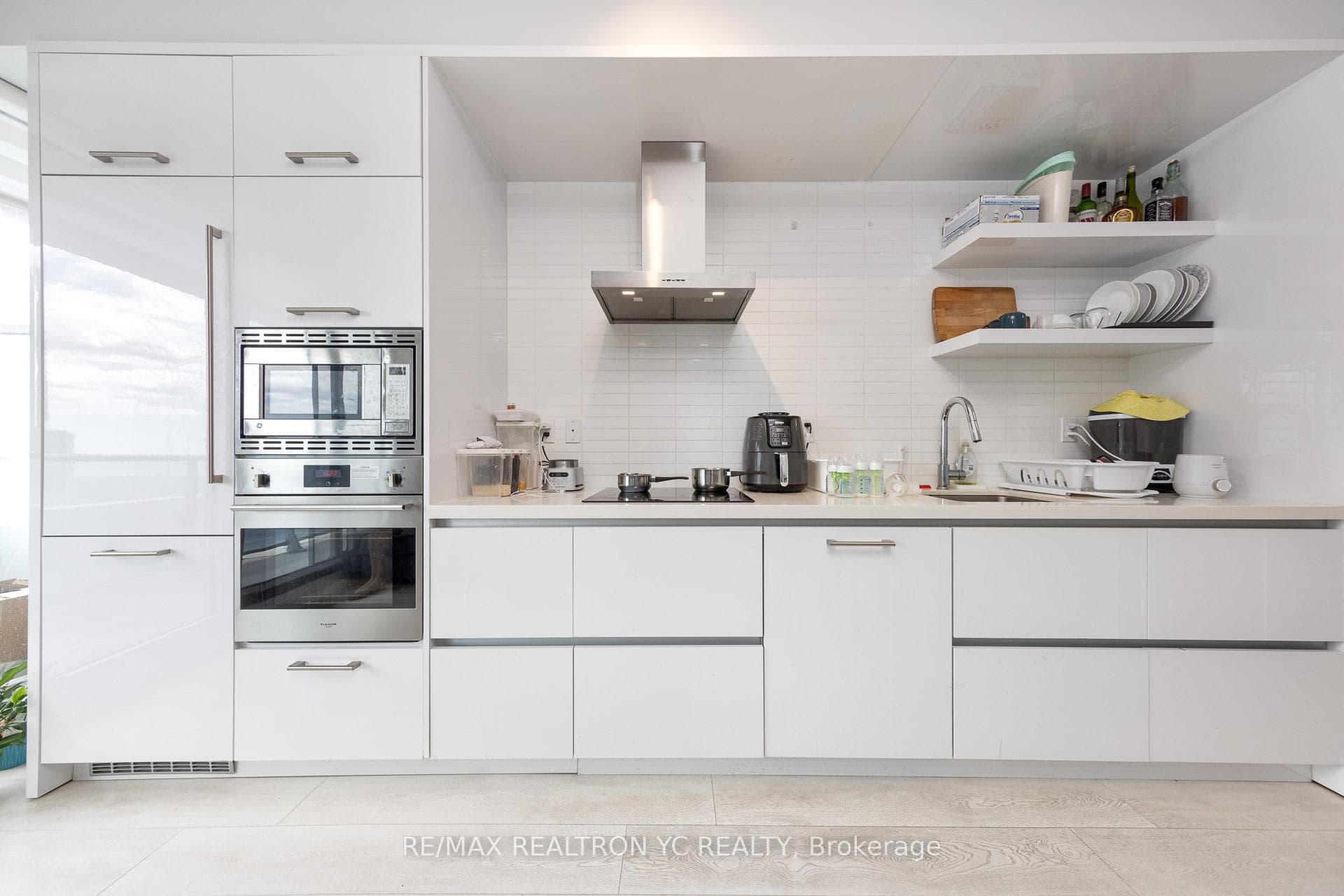 2221 Yonge Street Unit 4806 photo 2
