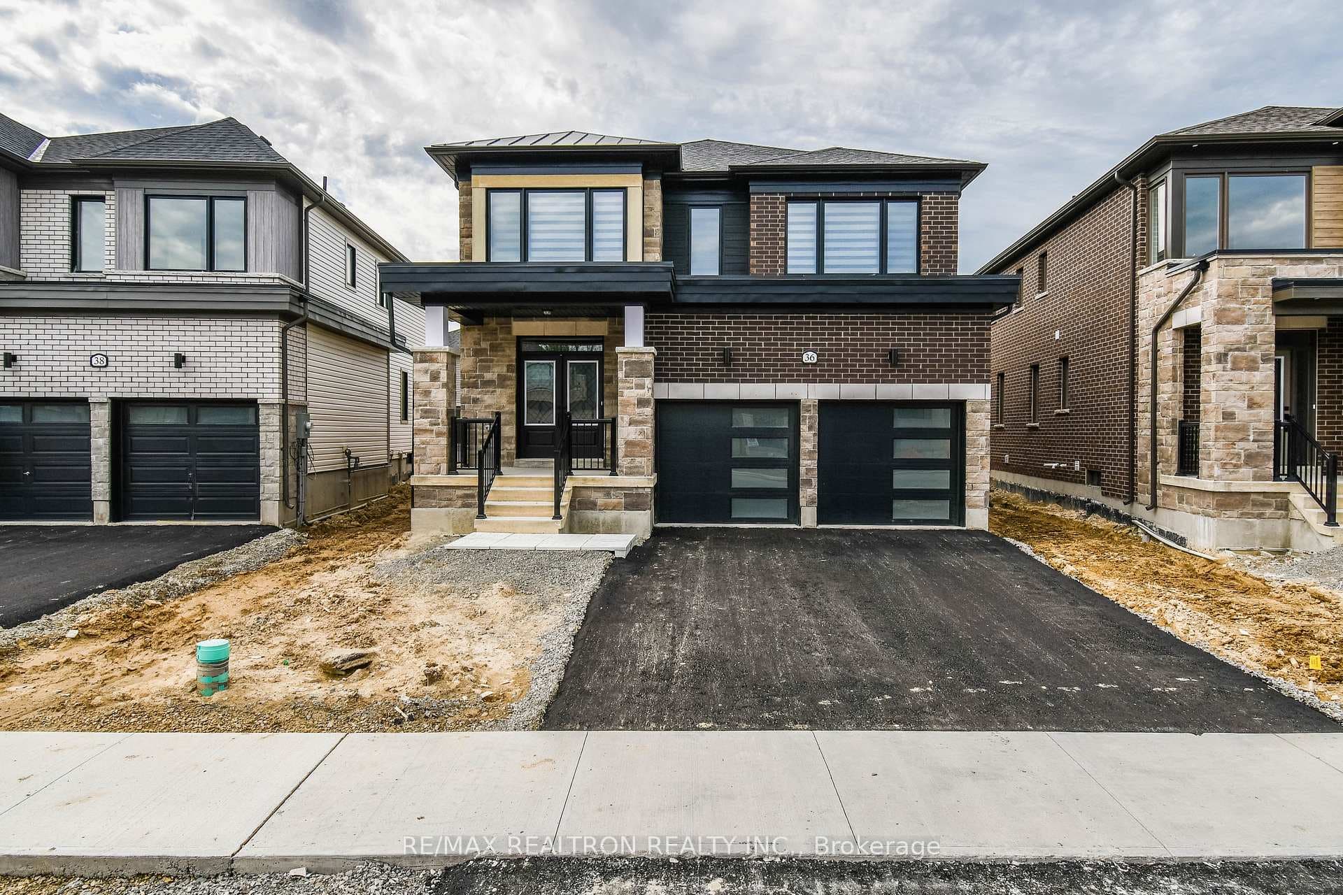 36 Del Ray Crescent photo 1