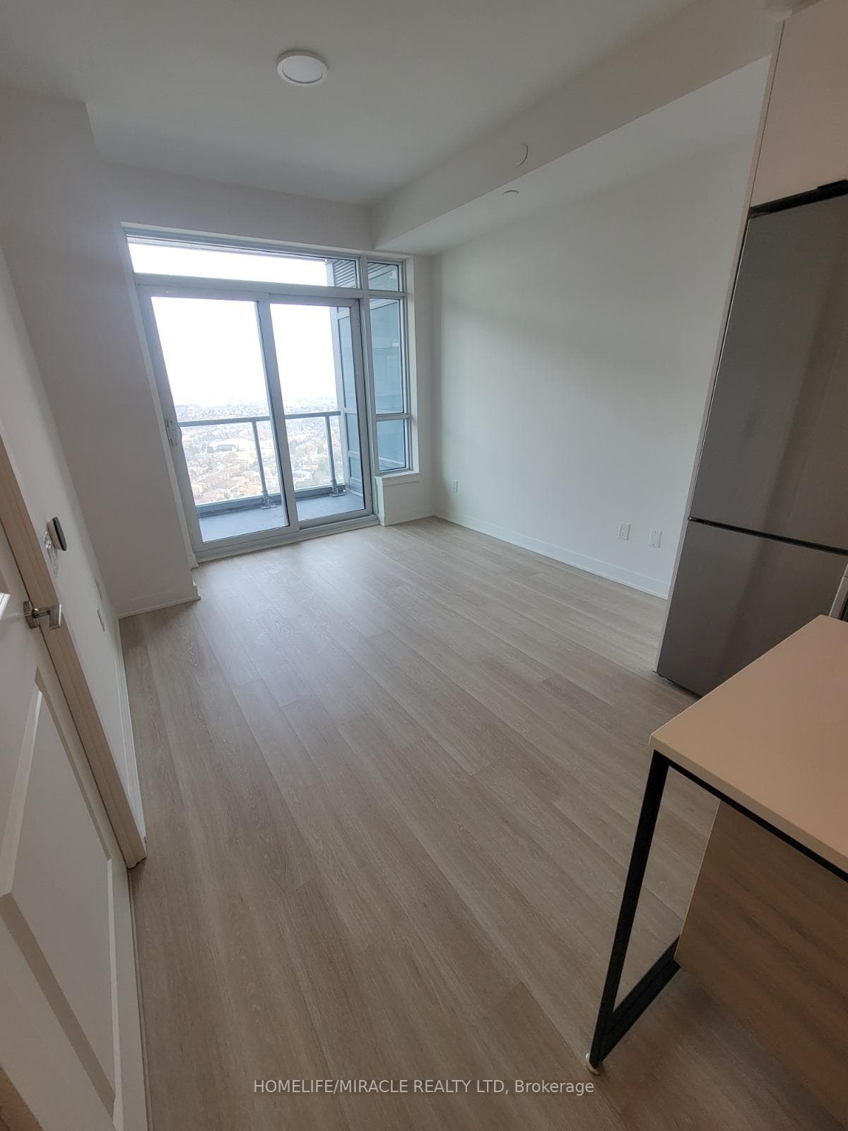 30 Upper Mall Way Unit 3109 photo 2