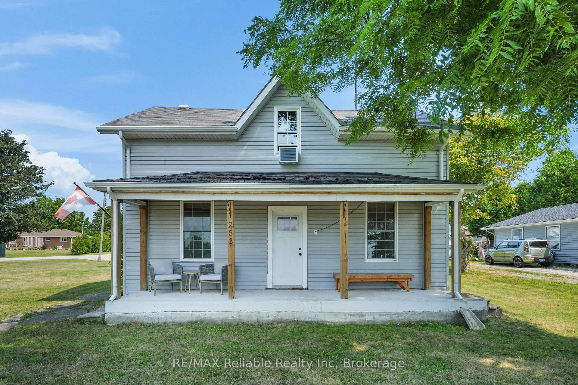 252 Kings Road photo 1