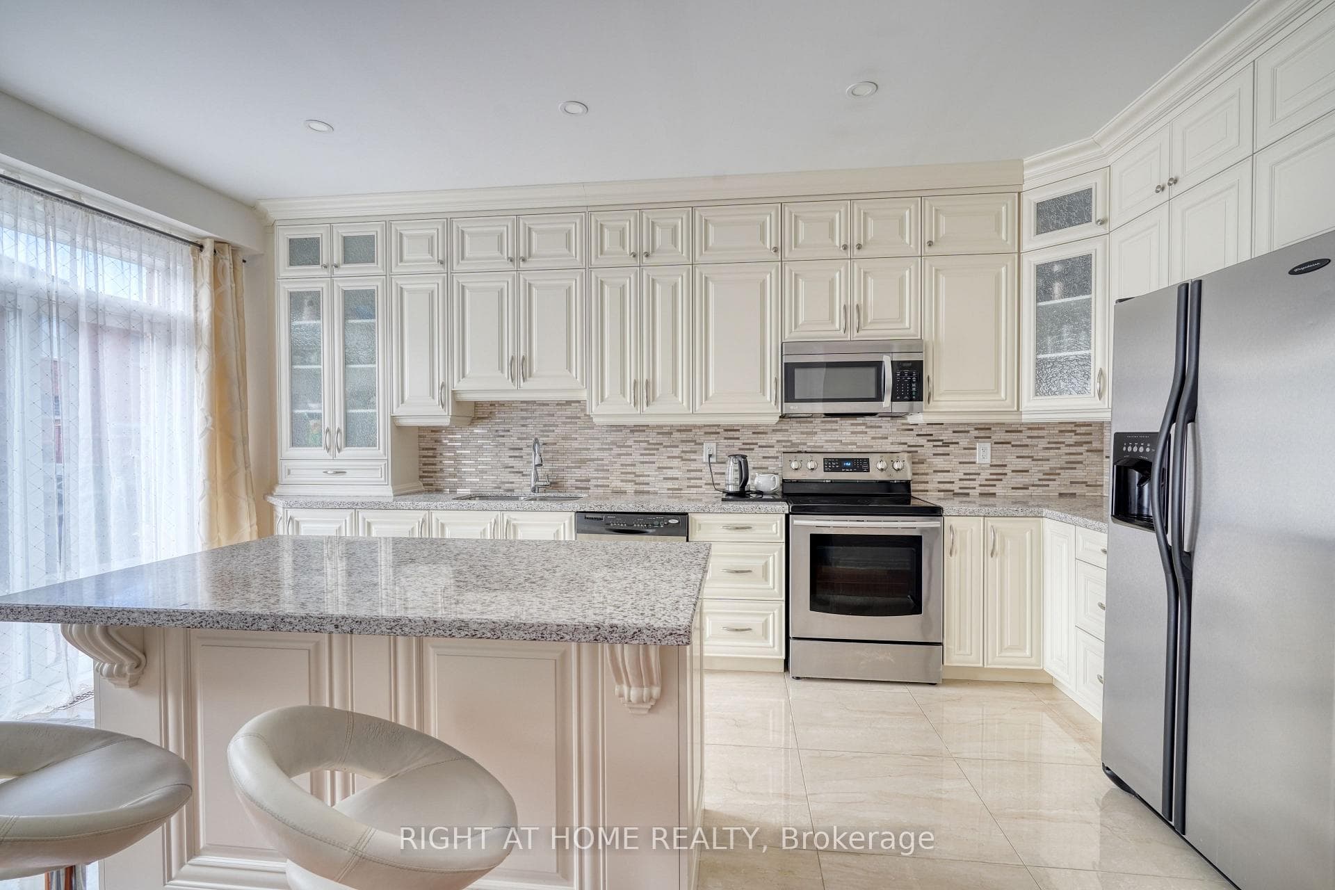 152 Dolce Crescent photo 6
