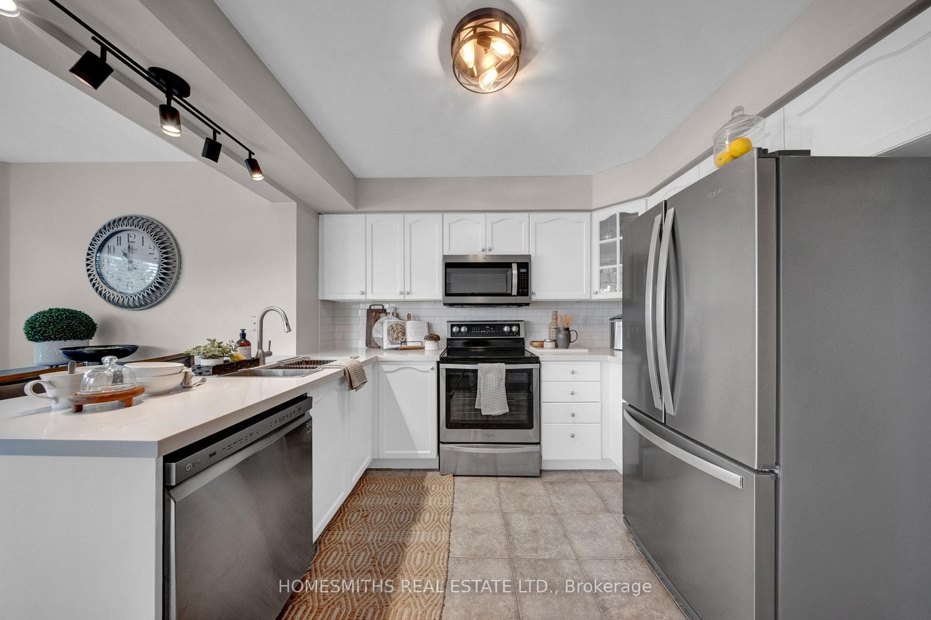 147 Sleeman Square photo 8