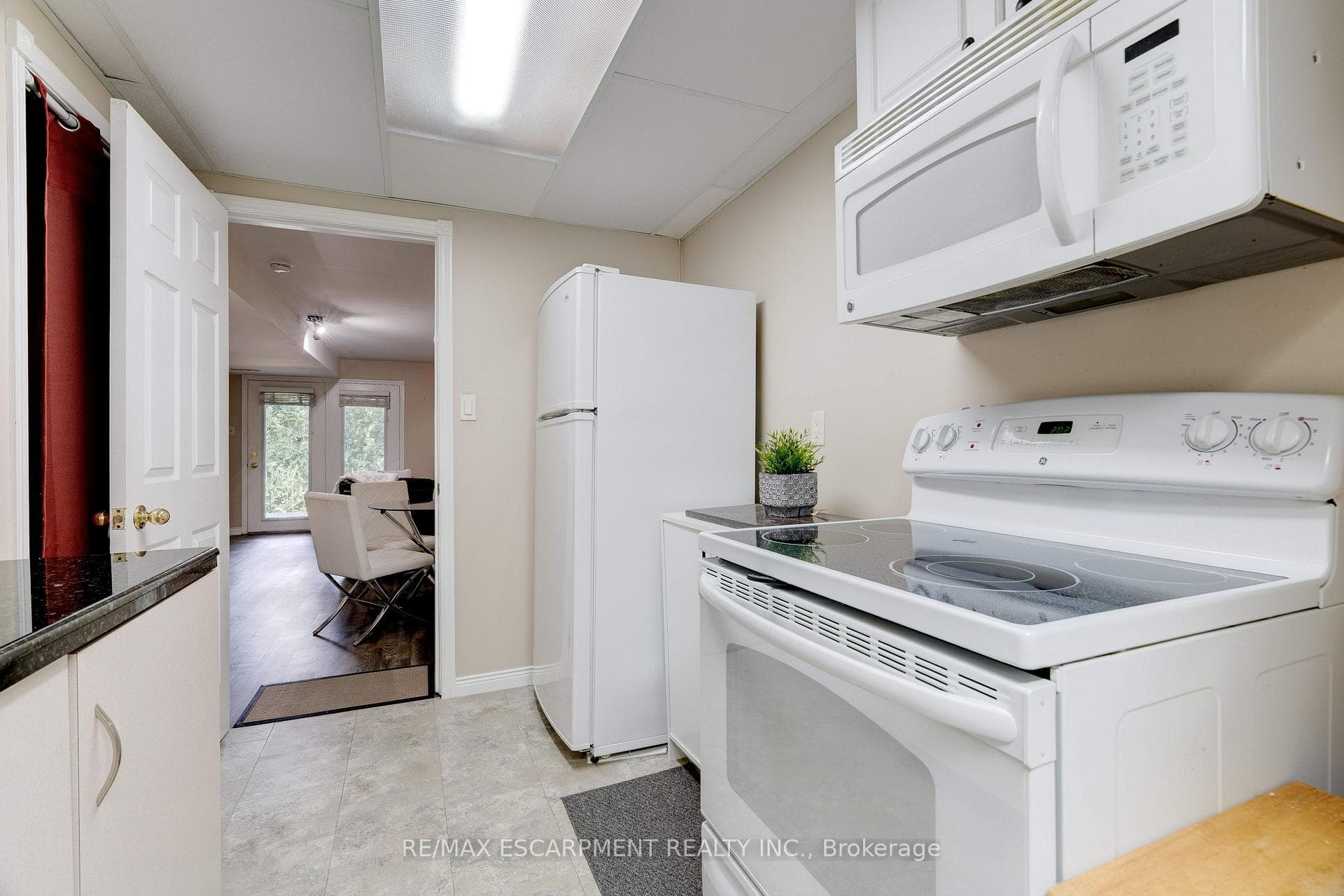 2774 King Street Unit 10 photo 38