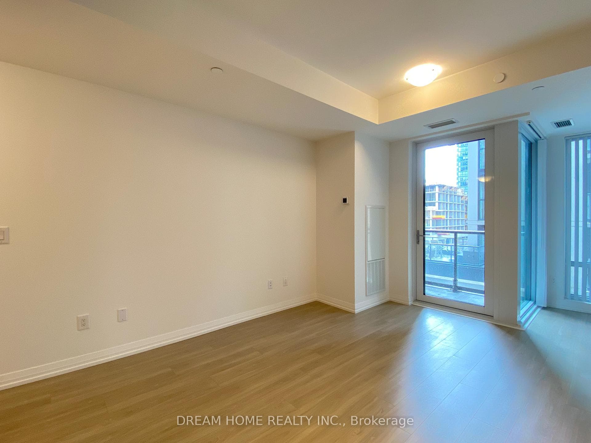 8 Widmer Street Unit 815 photo 5