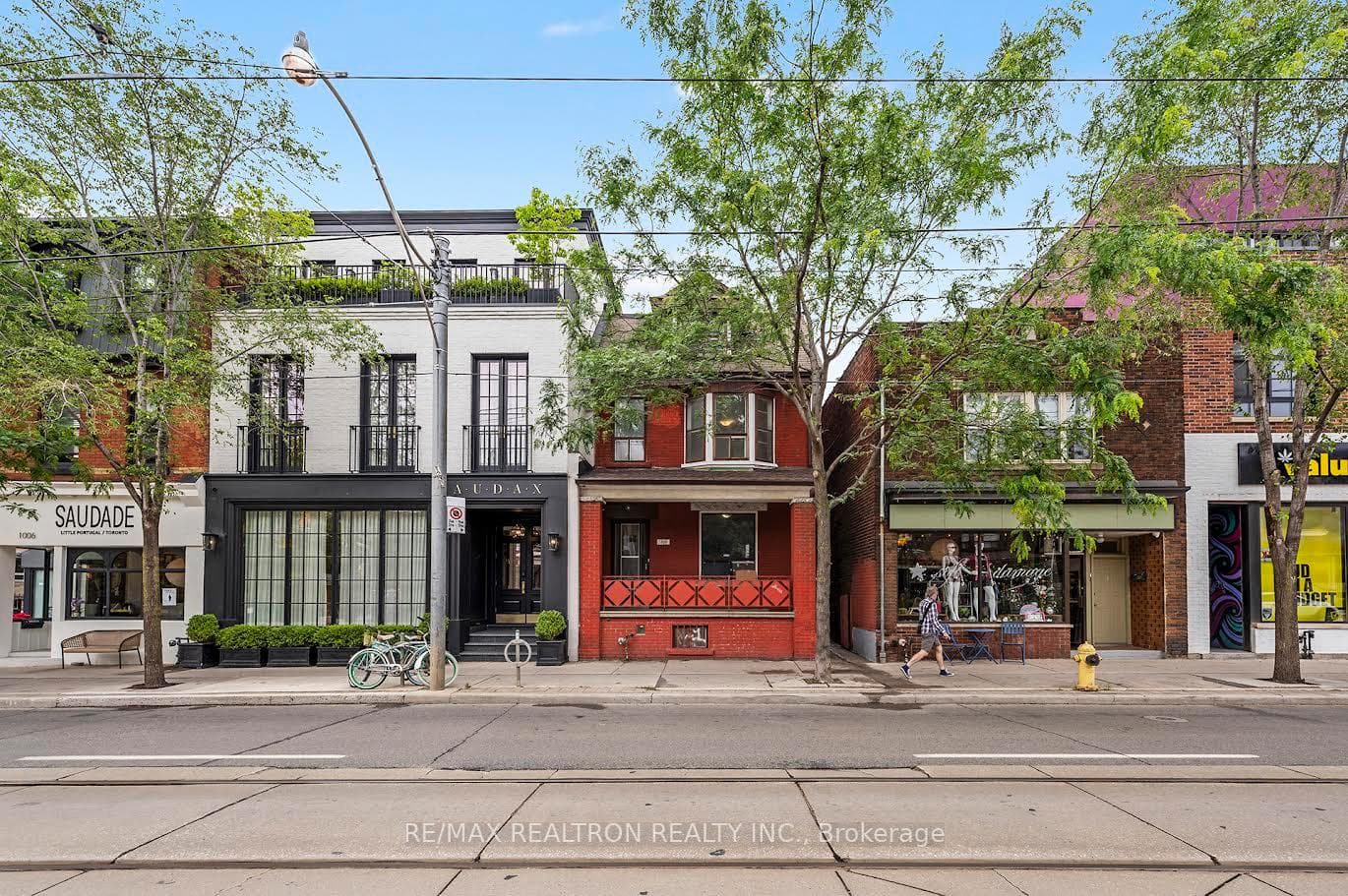 1000 Dundas Street photo 3