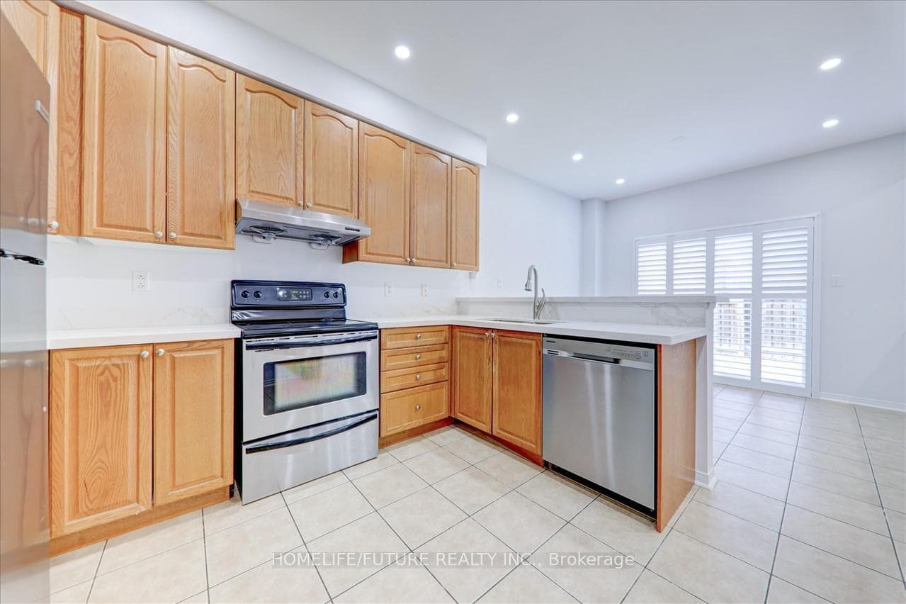 32 Taverner Crescent photo 9