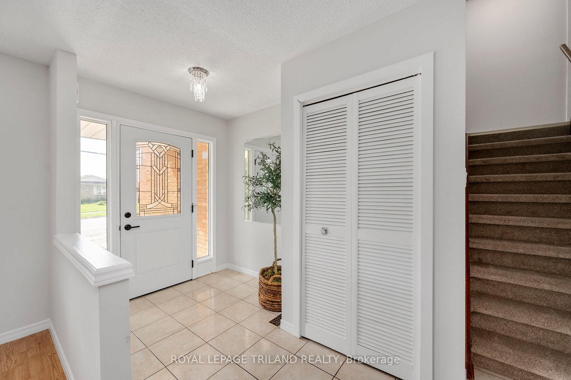 832 Nixon Avenue photo 5