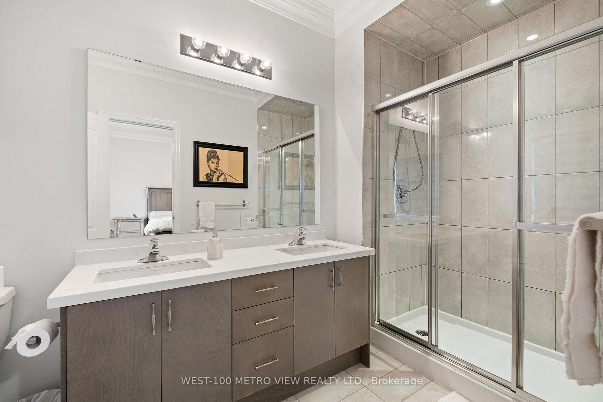 499 Dundas Street photo 22