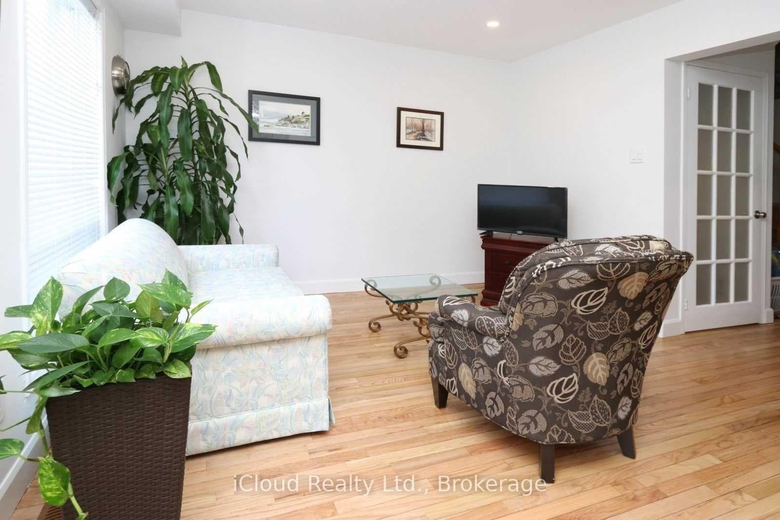 5659 Glen Erin Drive Unit 30 photo 2