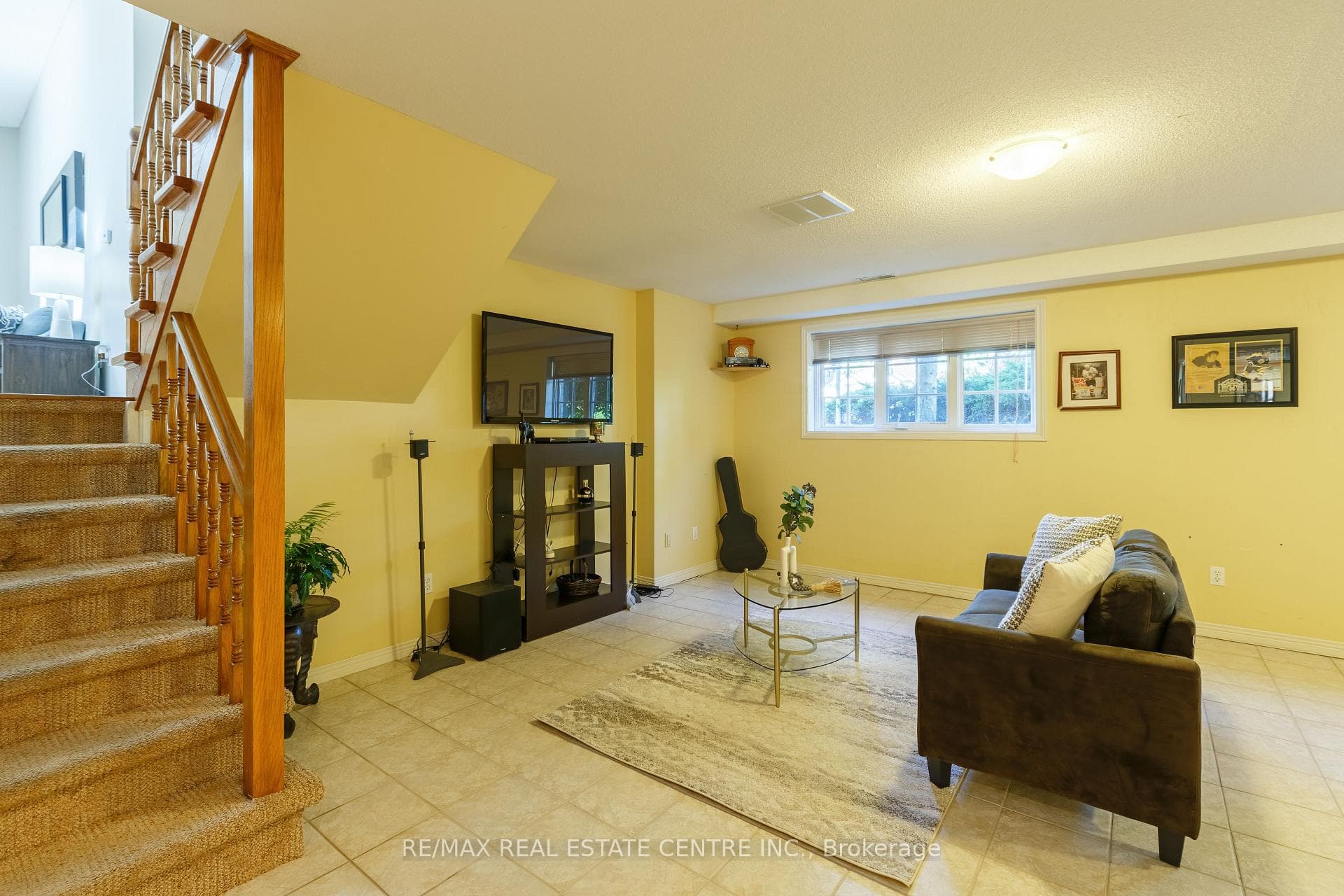 591 Bentinck Drive photo 20