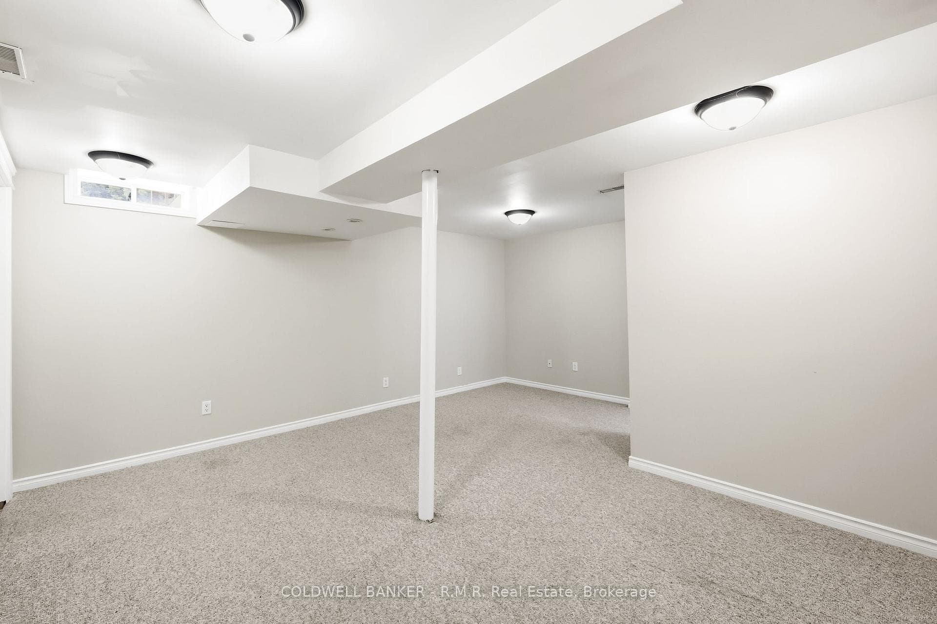 1244 Ashgrove Crescent photo 35