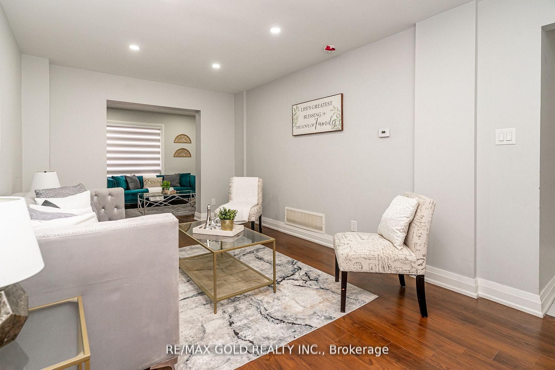13 Martindale Crescent photo 9