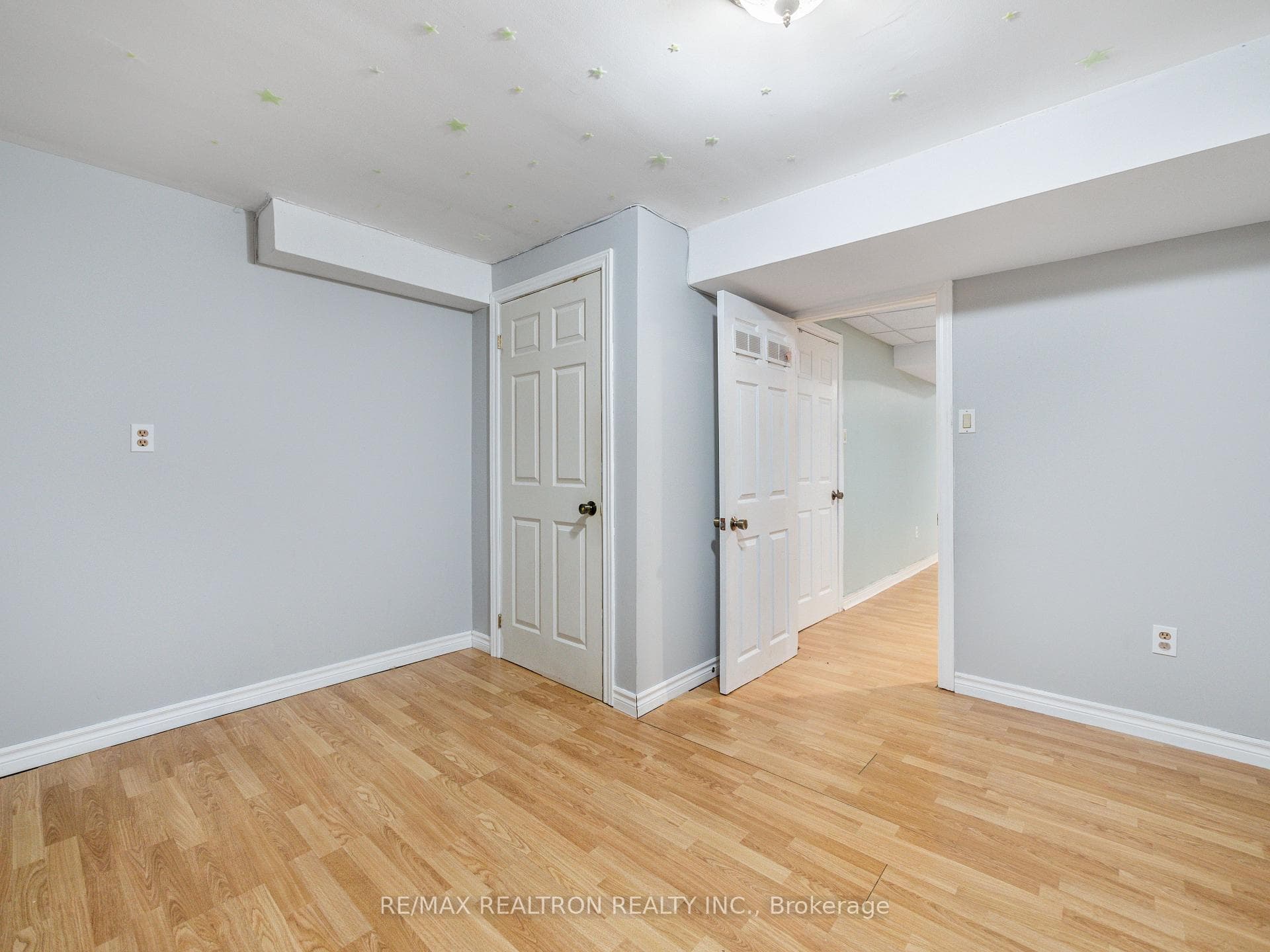 228 Elman Crescent photo 24