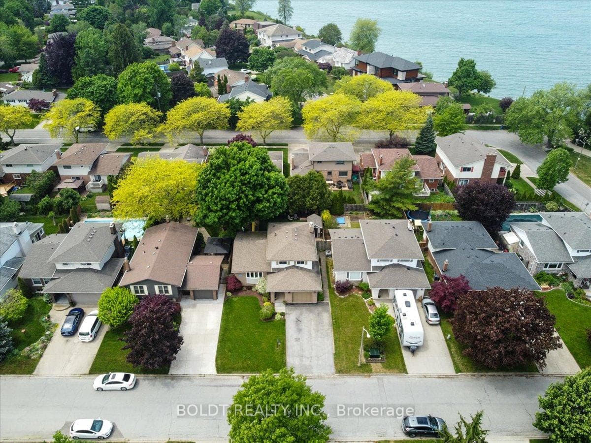 37 Lakebreeze Crescent photo 35