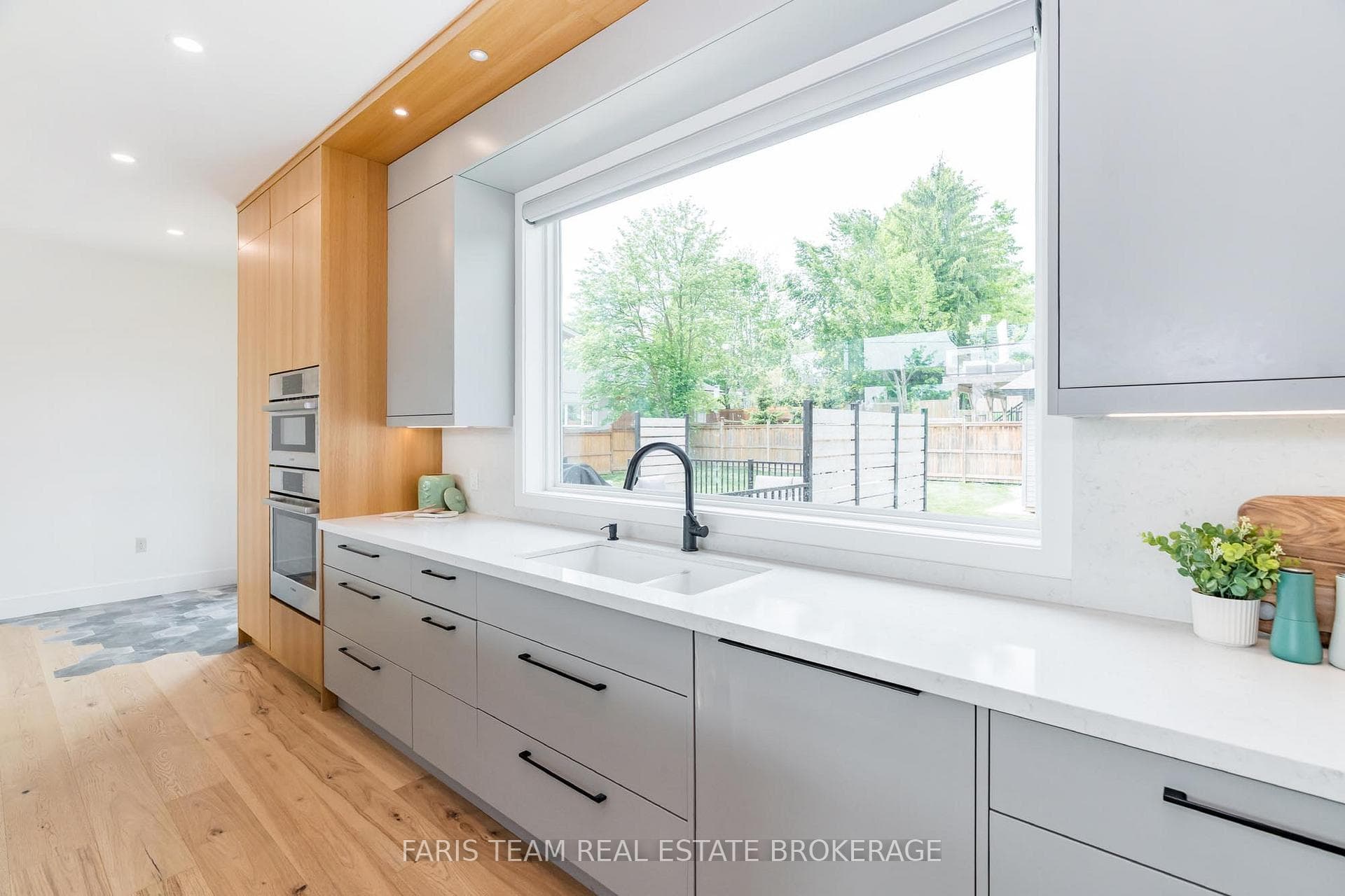 202 Kempenfelt Drive photo 7
