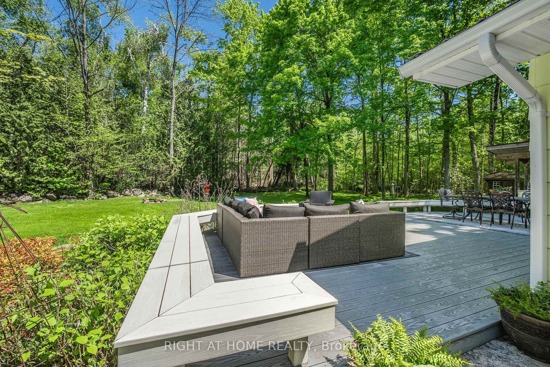Lovely private views of Nature, built in seating