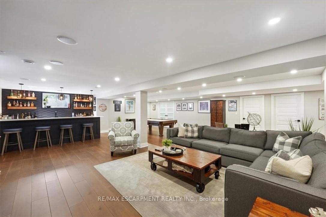 242 JULIA Drive photo 35