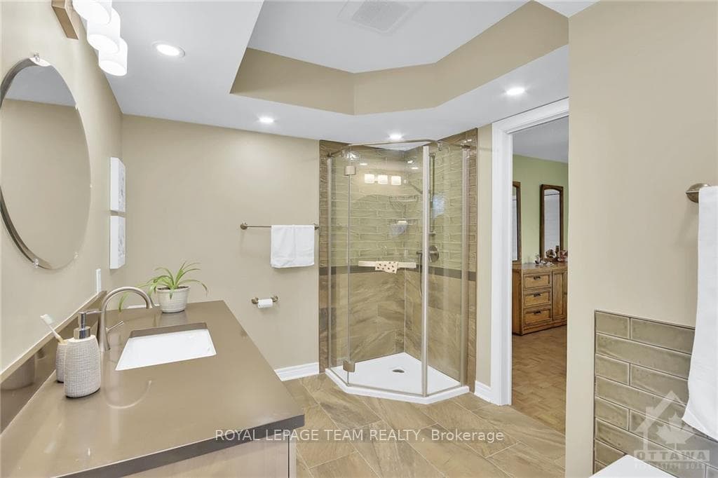 25 GLENDENNING Drive photo 20
