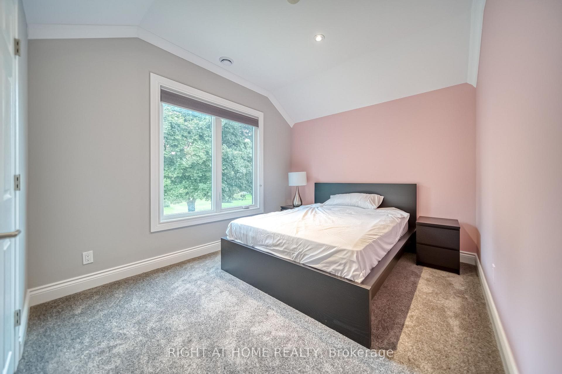 44 ROYAL HENLEY Boulevard photo 31